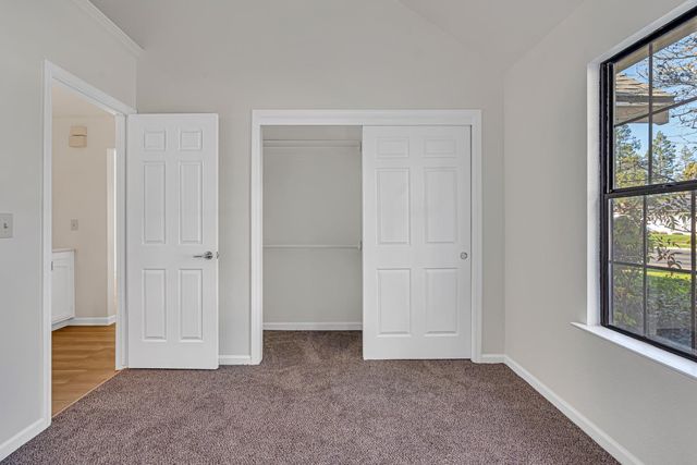 961 E Foxhill Drive, Fresno, CA 93720