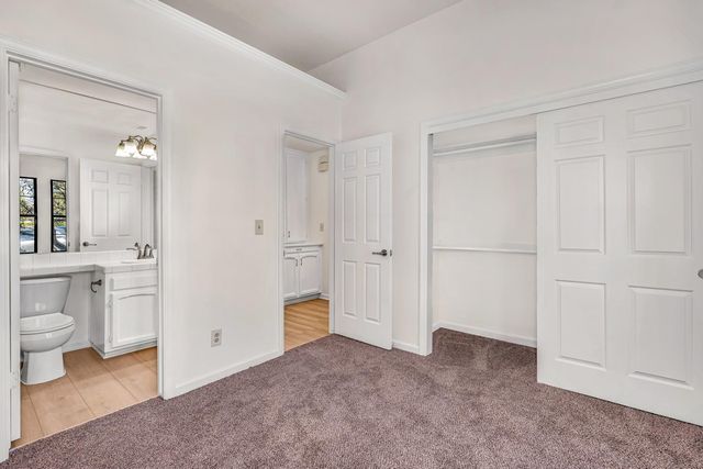 961 E Foxhill Drive, Fresno, CA 93720