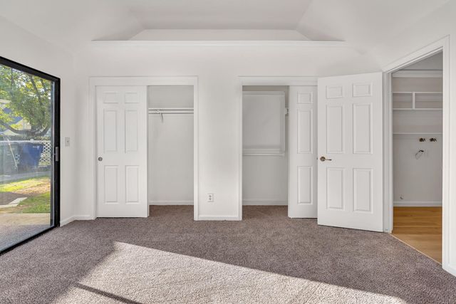 961 E Foxhill Drive, Fresno, CA 93720