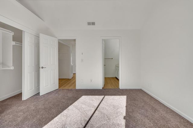 961 E Foxhill Drive, Fresno, CA 93720