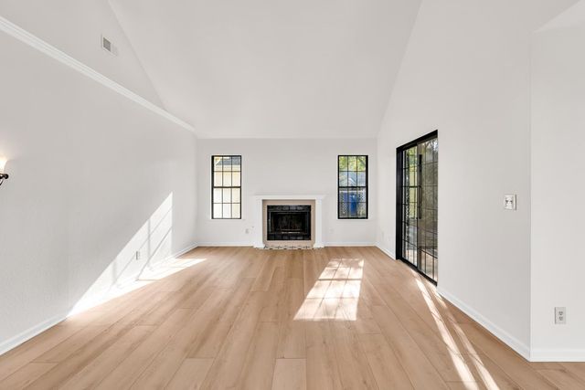 961 E Foxhill Drive, Fresno, CA 93720