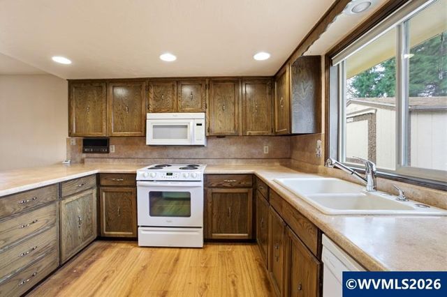 4562 Johnisee Ct NE, Salem, OR 97305