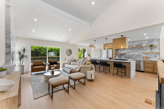 674 Hygeia Avenue, Encinitas, CA 92024