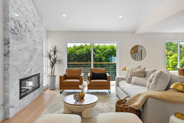 674 Hygeia Avenue, Encinitas, CA 92024