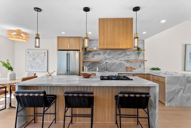 674 Hygeia Avenue, Encinitas, CA 92024