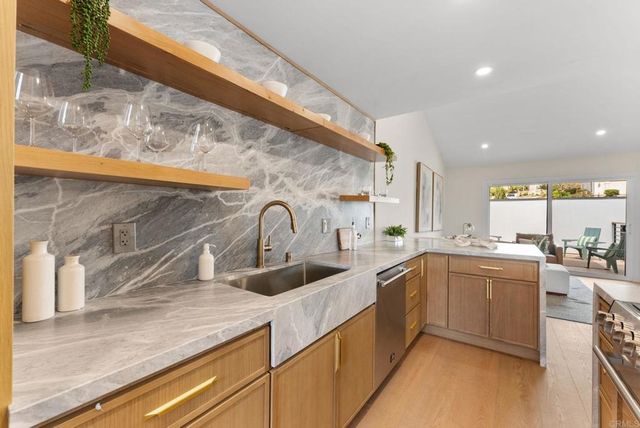 674 Hygeia Avenue, Encinitas, CA 92024