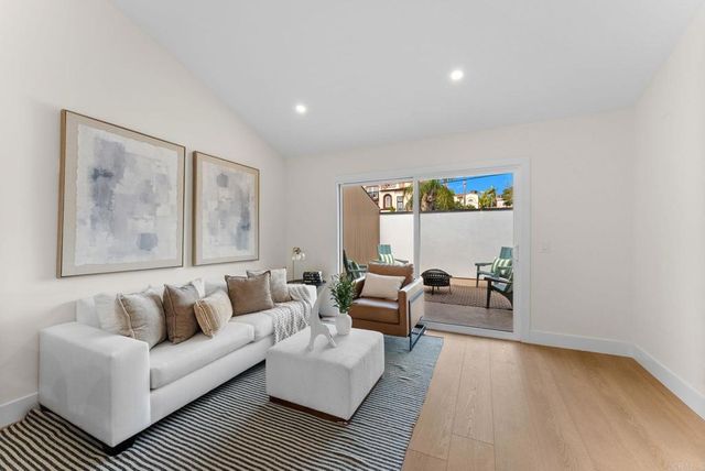 674 Hygeia Avenue, Encinitas, CA 92024