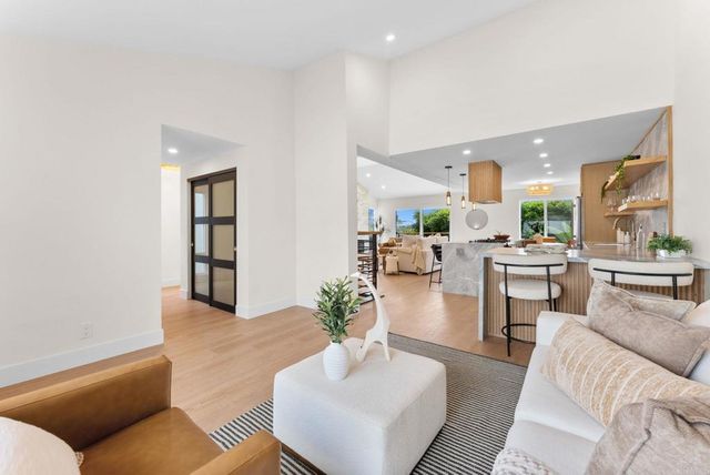 674 Hygeia Avenue, Encinitas, CA 92024