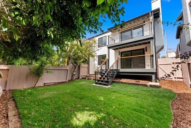 674 Hygeia Avenue, Encinitas, CA 92024
