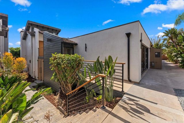 674 Hygeia Avenue, Encinitas, CA 92024