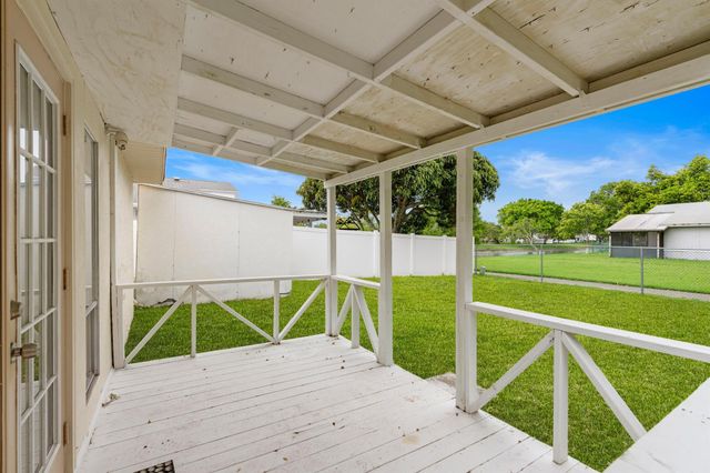 23444 Shetland Run, Boca Raton, FL 33433