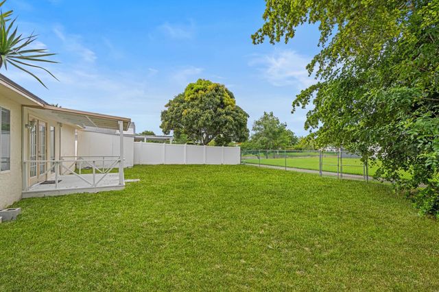23444 Shetland Run, Boca Raton, FL 33433