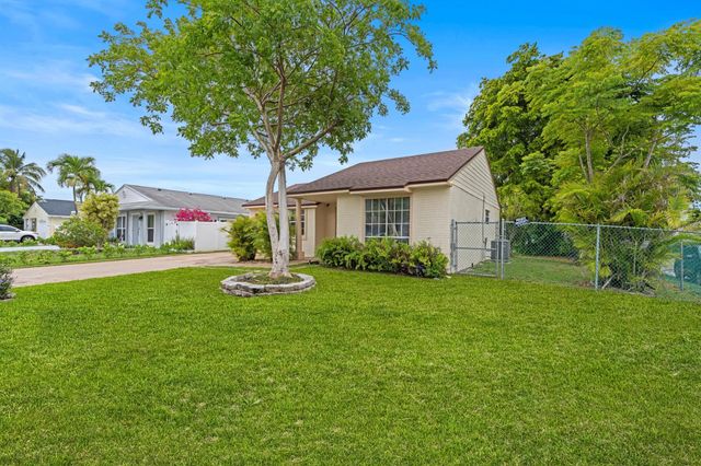23444 Shetland Run, Boca Raton, FL 33433