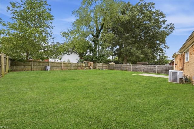 10 Eastlawn DR, Hampton, VA 23664