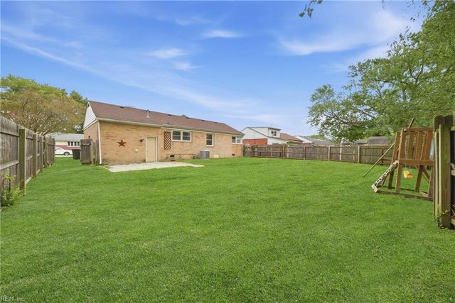 10 Eastlawn DR, Hampton, VA 23664