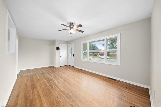 10 Eastlawn DR, Hampton, VA 23664