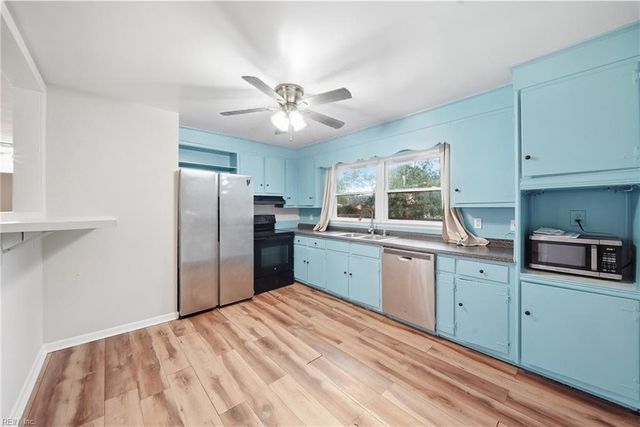 10 Eastlawn DR, Hampton, VA 23664