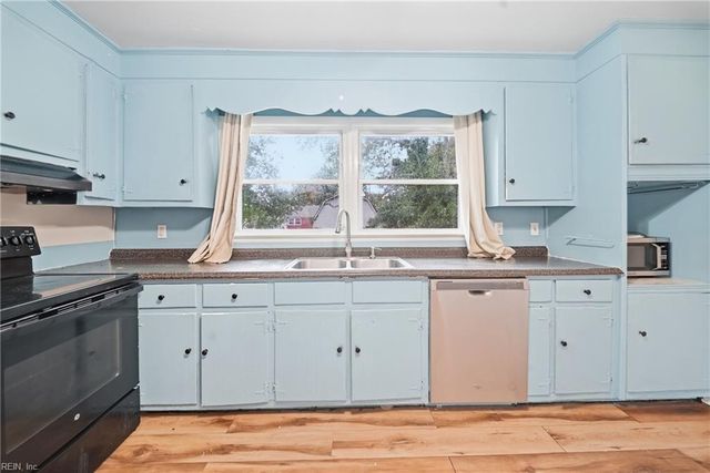 10 Eastlawn DR, Hampton, VA 23664