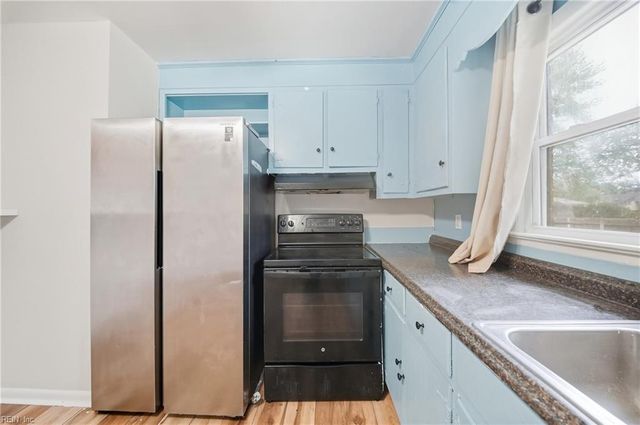 10 Eastlawn DR, Hampton, VA 23664