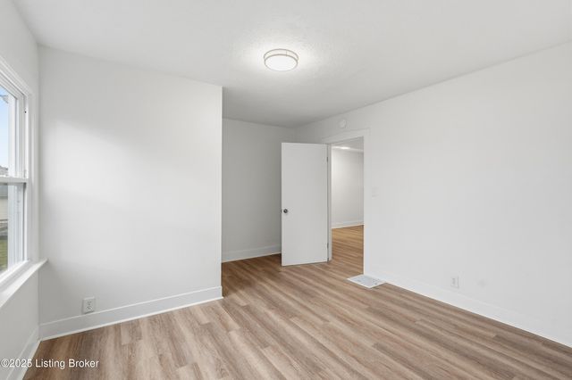 10212 Greenfield Park Rd, Louisville, KY 40258