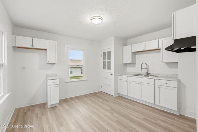 10212 Greenfield Park Rd, Louisville, KY 40258