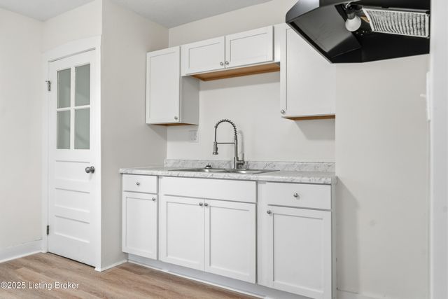 10212 Greenfield Park Rd, Louisville, KY 40258