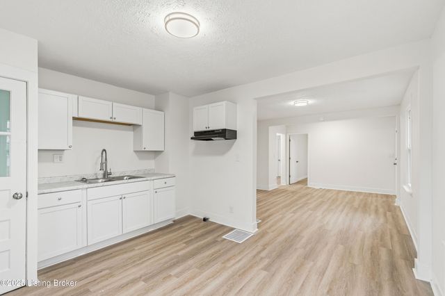 10212 Greenfield Park Rd, Louisville, KY 40258