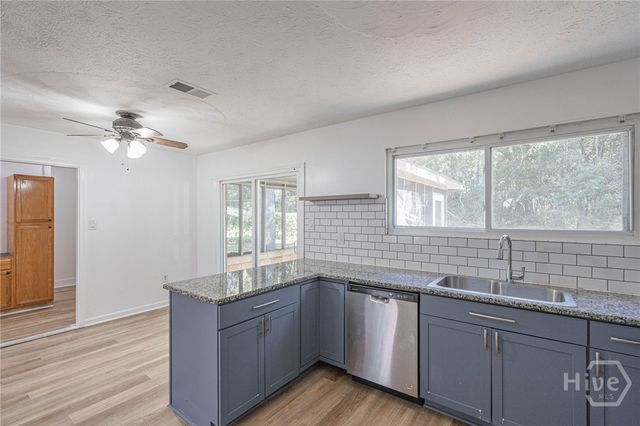 216 Holiday Circle, Savannah, GA 31419