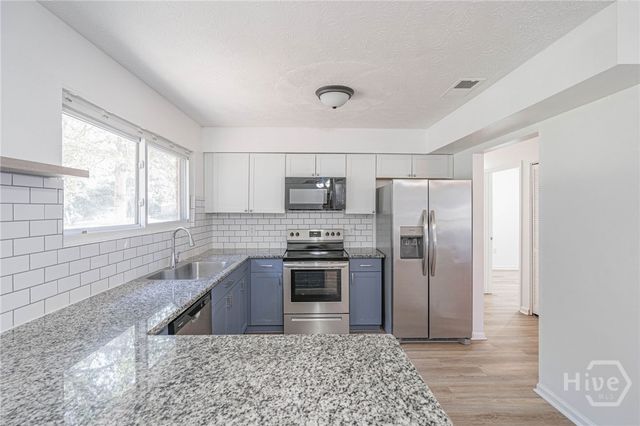 216 Holiday Circle, Savannah, GA 31419