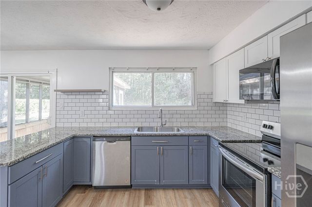 216 Holiday Circle, Savannah, GA 31419