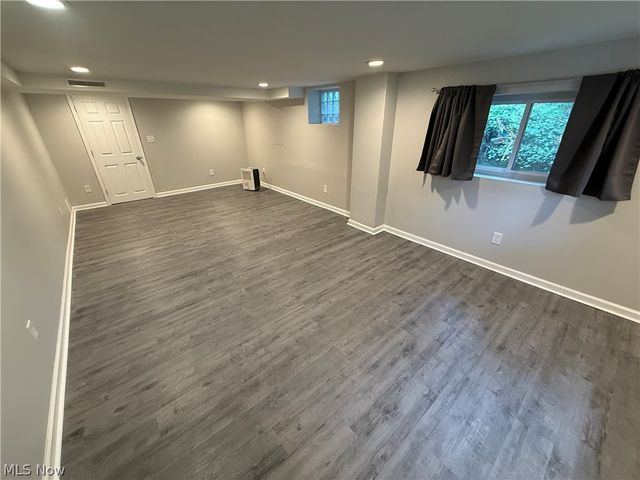 1087 Krumroy Road, Akron, OH 44306
