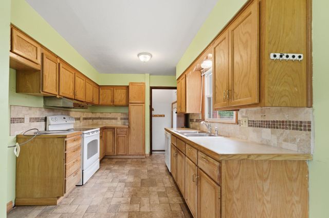 1101 W 4th St, Haysville, KS 67060