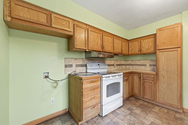 1101 W 4th St, Haysville, KS 67060