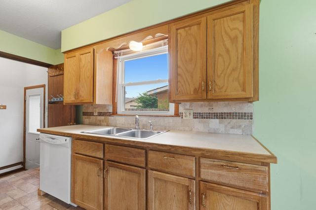 1101 W 4th St, Haysville, KS 67060
