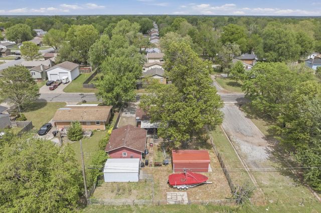 1101 W 4th St, Haysville, KS 67060