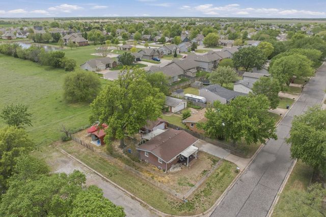 1101 W 4th St, Haysville, KS 67060