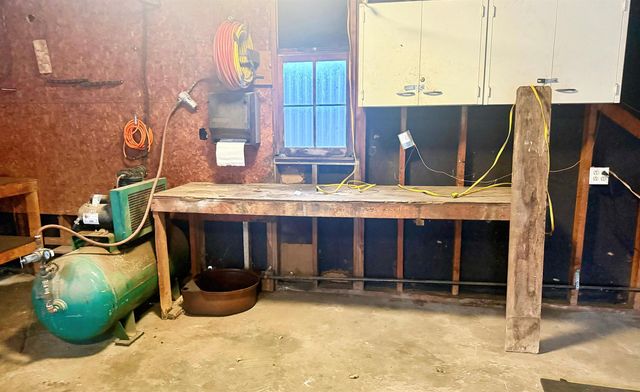 1101 W 4th St, Haysville, KS 67060