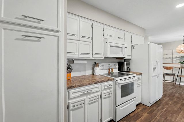 4103 W 10th St N, Wichita, KS 67212