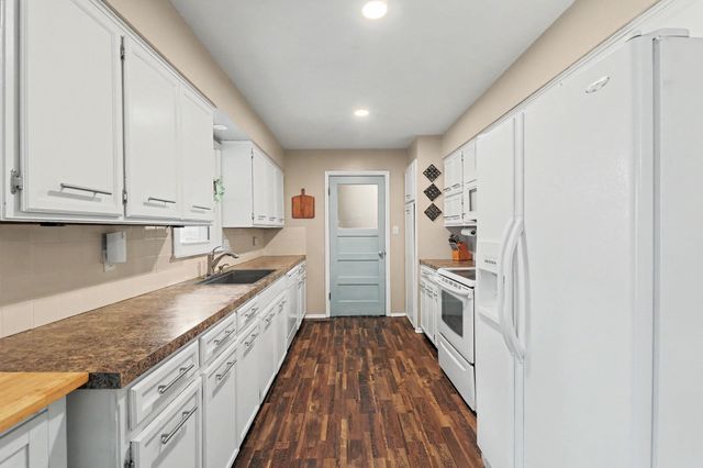 4103 W 10th St N, Wichita, KS 67212