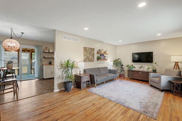 4103 W 10th St N, Wichita, KS 67212