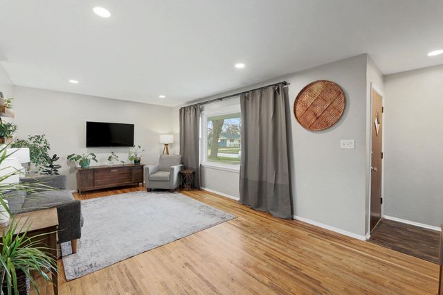 4103 W 10th St N, Wichita, KS 67212