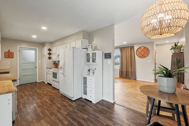 4103 W 10th St N, Wichita, KS 67212