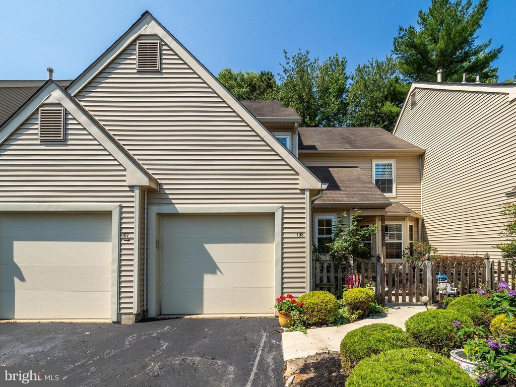 108 WOODLAKE DR, Marlton, NJ 08053