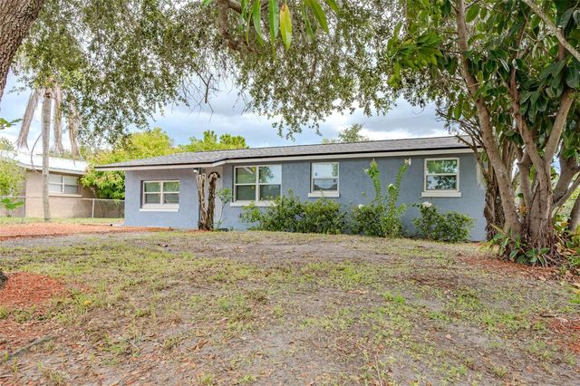 217 BETTY AVENUE S, Dundee, FL 33838