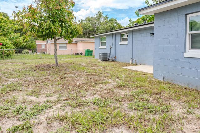 217 BETTY AVENUE S, Dundee, FL 33838