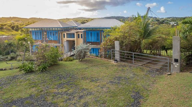 310 BRAVOS DE BOSTON, Vieques, PR 00765