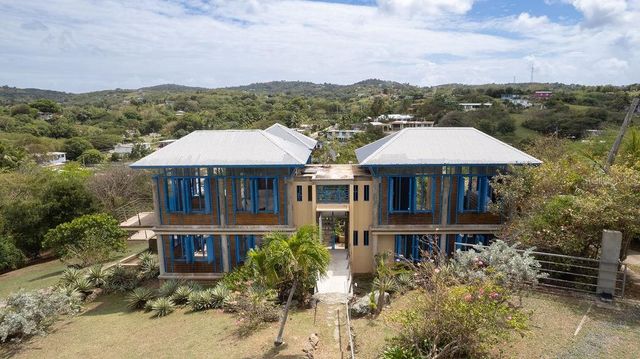 310 BRAVOS DE BOSTON, Vieques, PR 00765