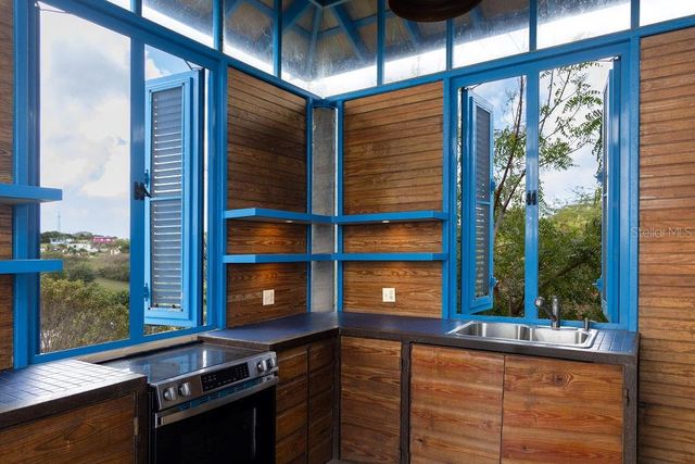 310 BRAVOS DE BOSTON, Vieques, PR 00765