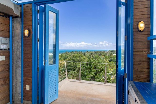 310 BRAVOS DE BOSTON, Vieques, PR 00765