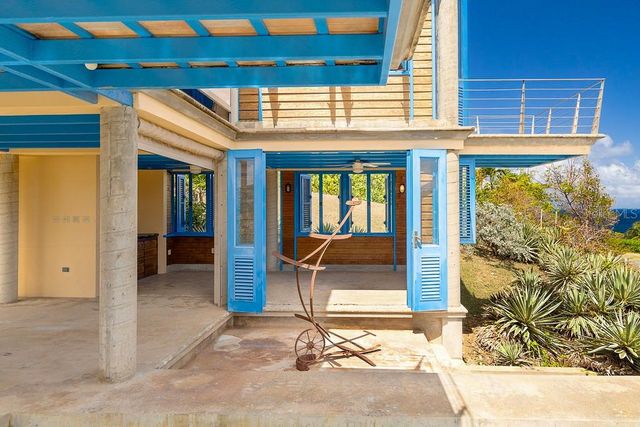 310 BRAVOS DE BOSTON, Vieques, PR 00765